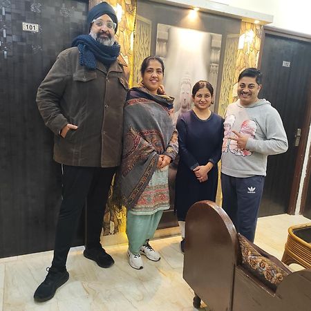 4N Homestay Amritsar Luaran gambar