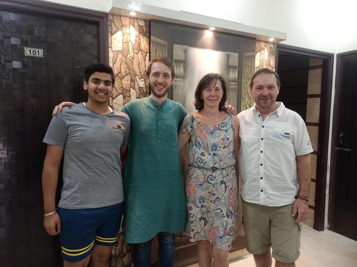 4N Homestay Amritsar Luaran gambar