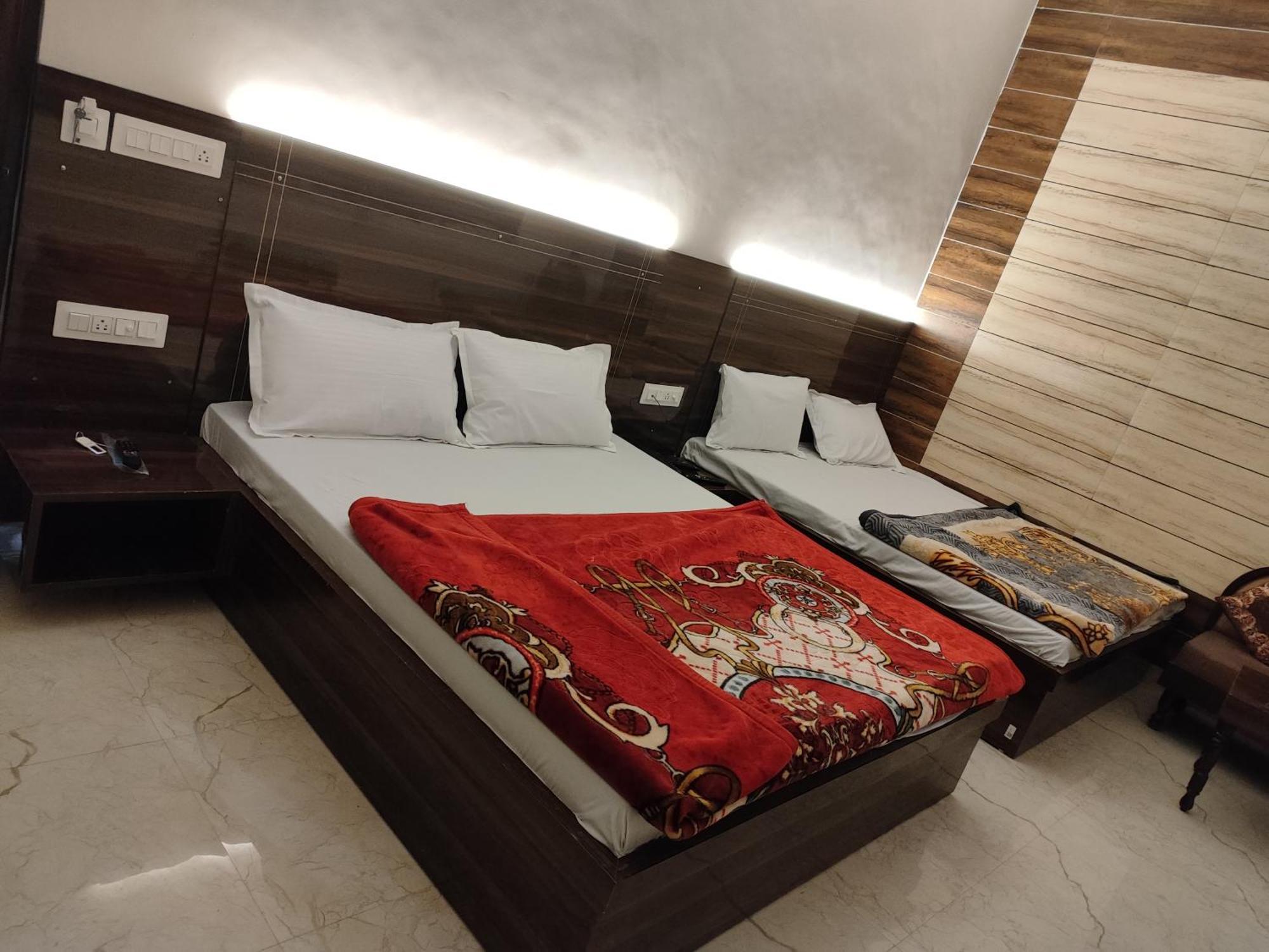 4N Homestay Amritsar Luaran gambar